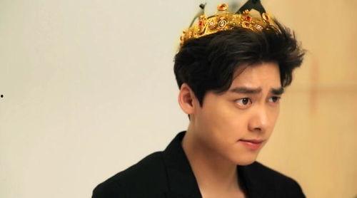 圈内爆料李易峰戚薇,娱乐圈新恋情引热议